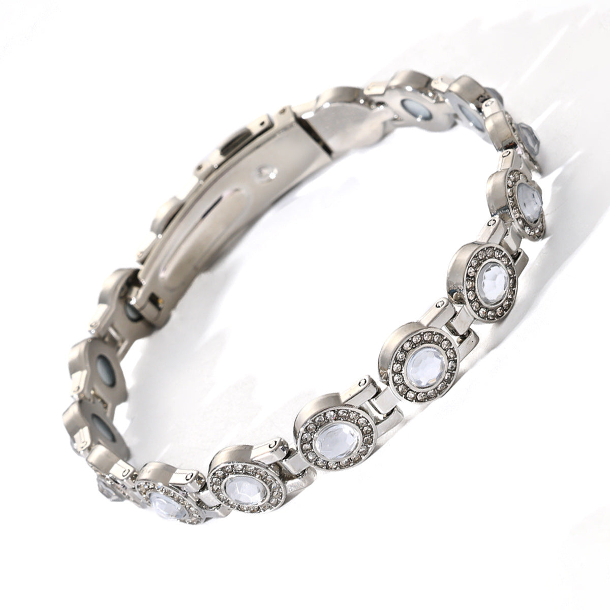 Fashionable, Light-Luxury Lucky Clover Alloy Diamond-Encrusted Single-Row Magnetic Bracelet For Women
