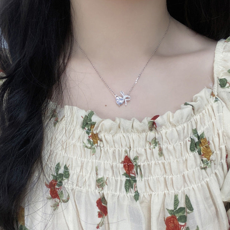 Women's Diamond Bow Heart Necklace High-end Clavicle Chain Simple And Versatile Jewelry
