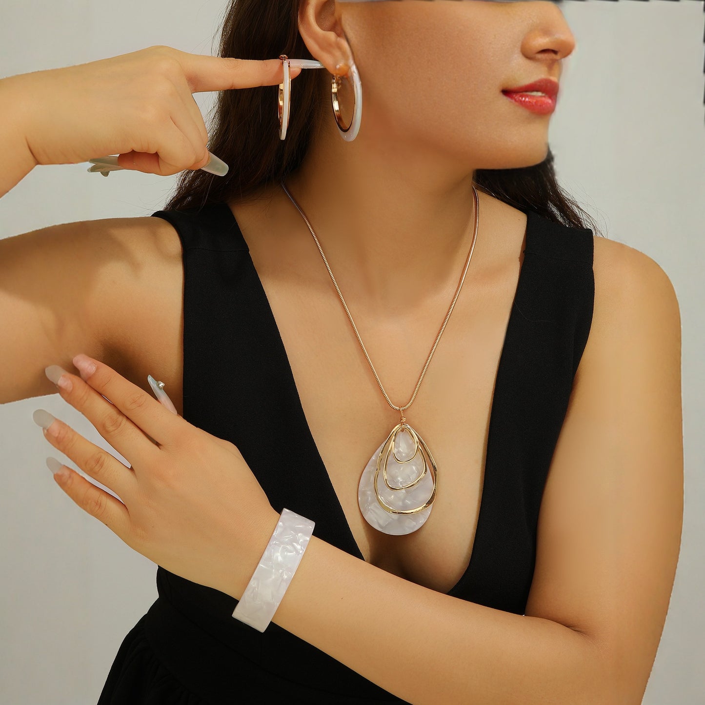 Acrylic Bracelet Earrings Necklace Fashionable Three Piece Set