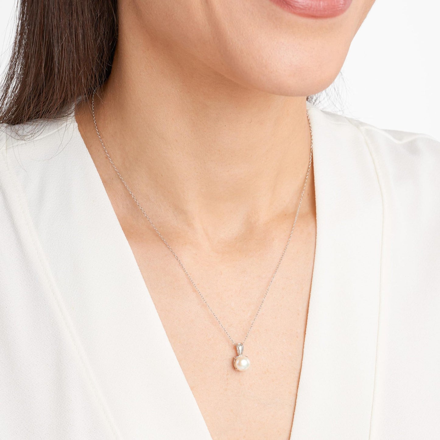 Womens Round Minimalist Fashion Pendant Necklace