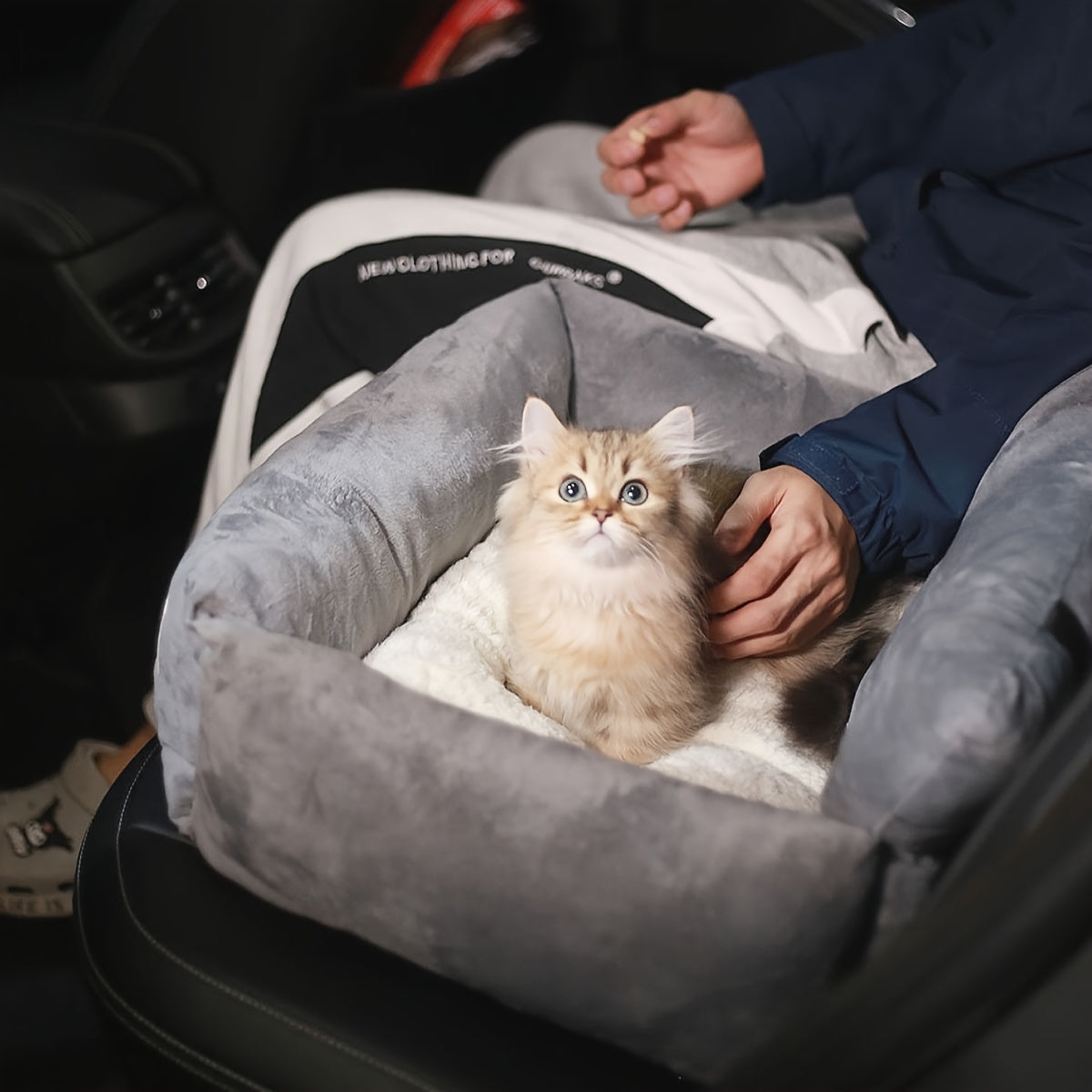 Car Seat for Cats and Small Dogs - Soft Gray Pet Carrier with Adjustable Straps, Ergonomic Design for Safe Travel, Secure Fit for Vehicles, Pet Carrier Seat, Vehicle Pet Rest, Comfortable Pet Seat, Secure Pet Rest