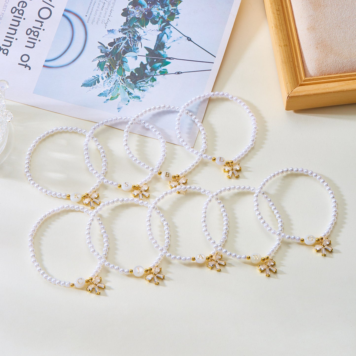 26-Letter Pearl Shell Alphabet Bowknot Beaded Bracelet